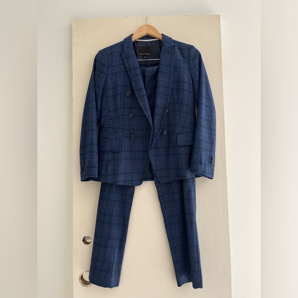 Banana Republic blue plaid suit size 4p Pant 2 blazer